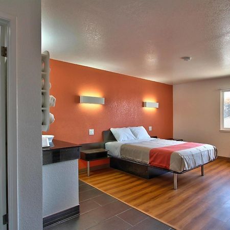 Coastal Valley Inn - Monterey Castroville Exterior photo