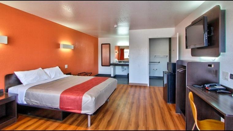 Coastal Valley Inn - Monterey Castroville Room photo