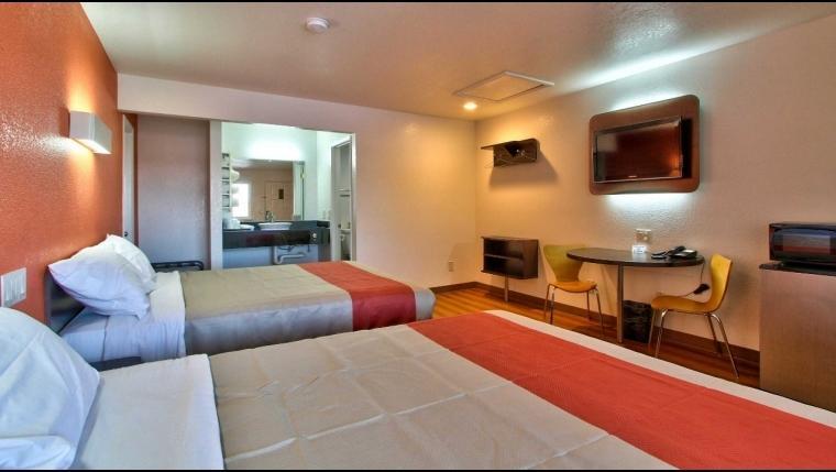 Coastal Valley Inn - Monterey Castroville Room photo