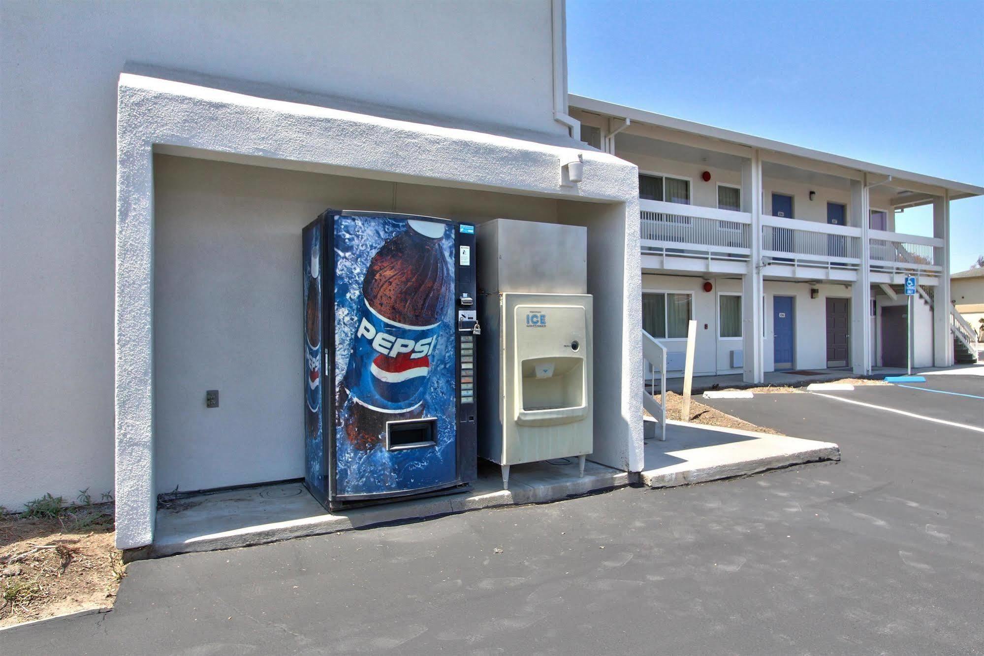 Coastal Valley Inn - Monterey Castroville Exterior photo