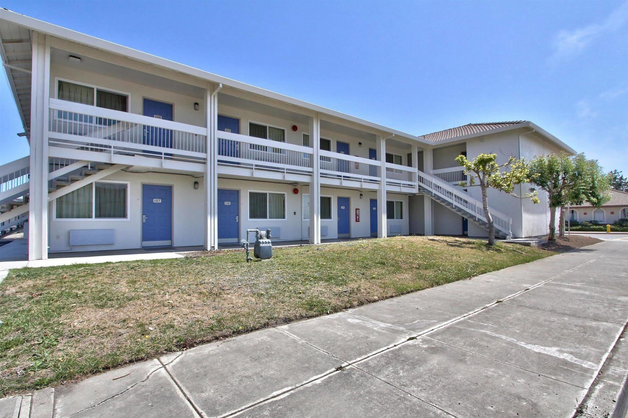 Coastal Valley Inn - Monterey Castroville Exterior photo