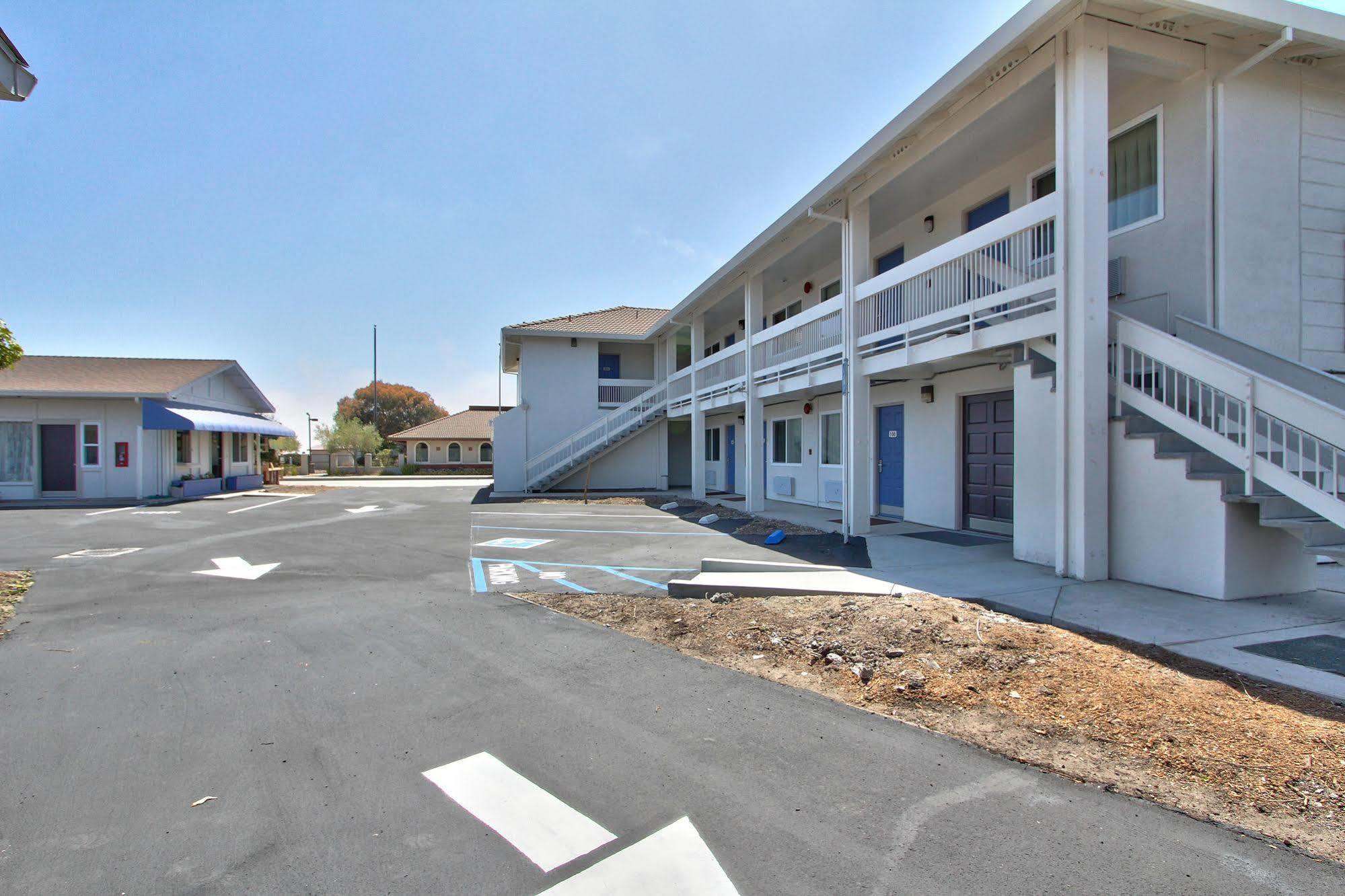 Coastal Valley Inn - Monterey Castroville Exterior photo