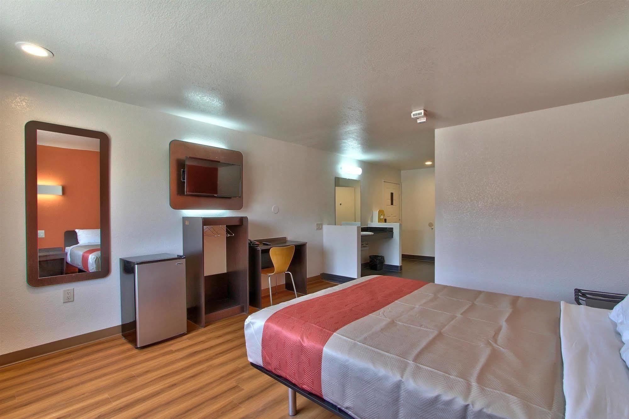 Coastal Valley Inn - Monterey Castroville Exterior photo